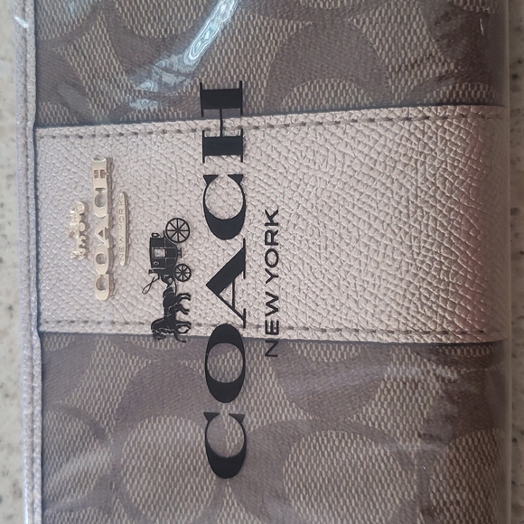 NWT Coach Accordion Zip Wallet In Signature Canvas - Picture 6 of 11